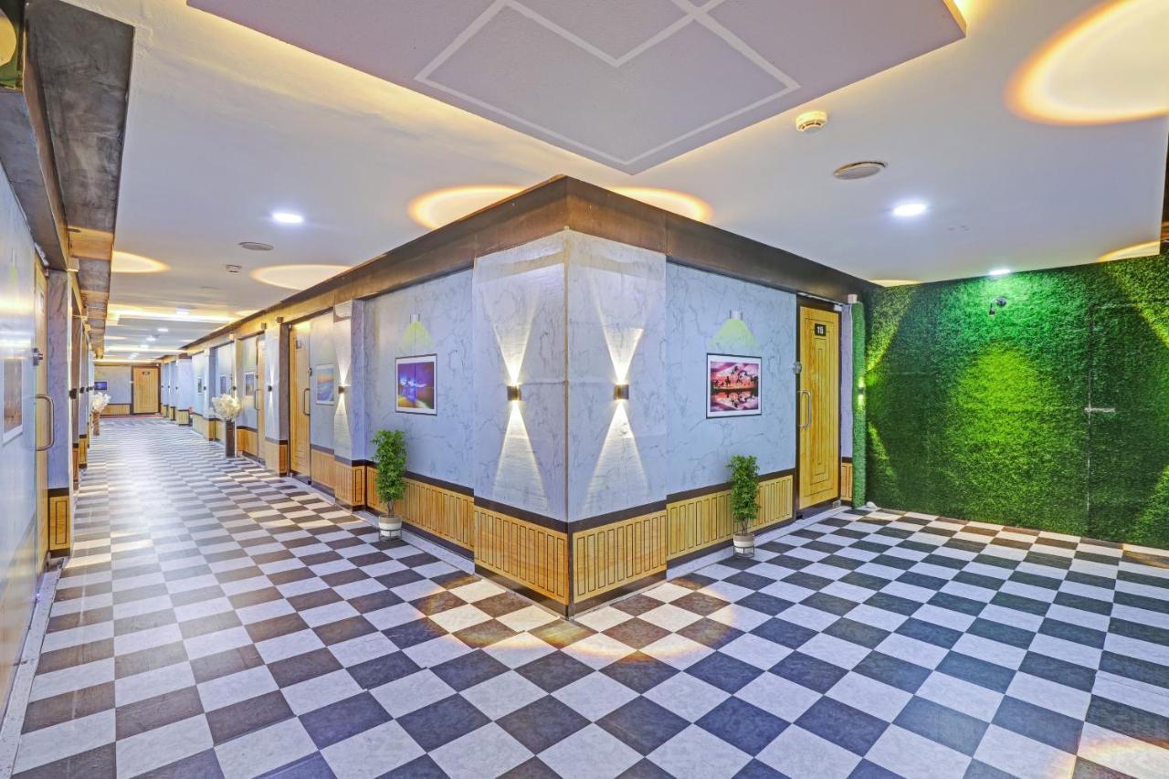 Oyo Flagship 80905 Hotel The World Surat Dış mekan fotoğraf