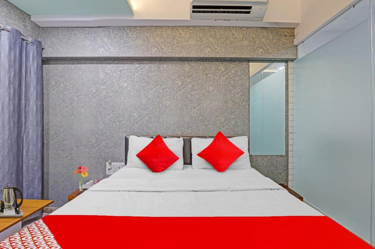 Oyo Flagship 80905 Hotel The World Surat Dış mekan fotoğraf